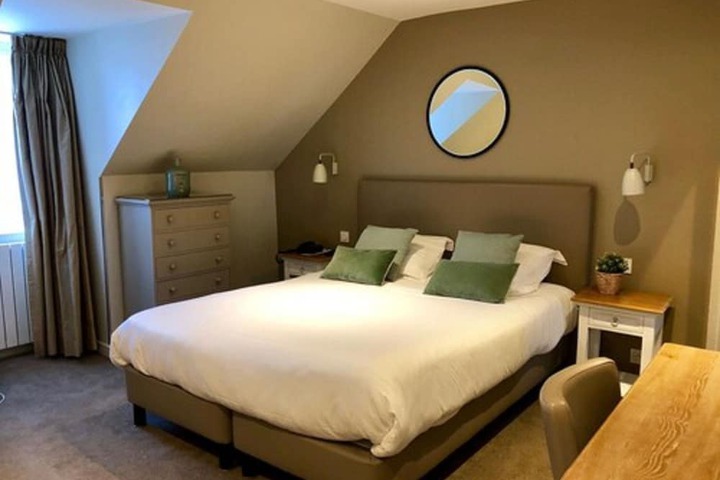 Room 18 of 50