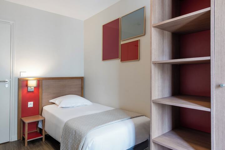Room 3 of 20