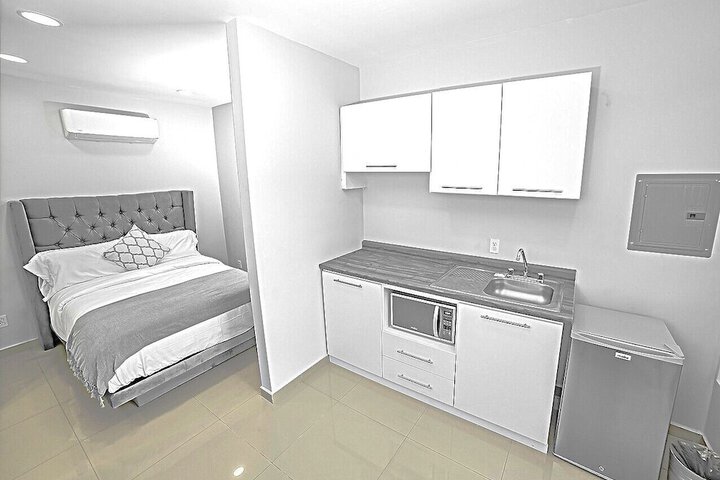 Room 3 of 100