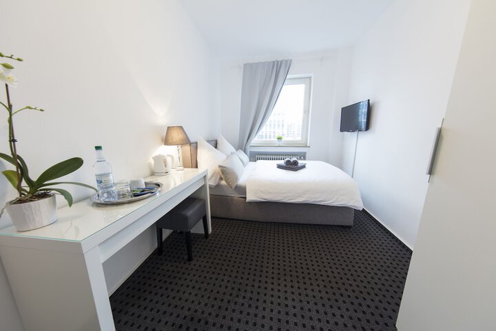 Room 9 of 26