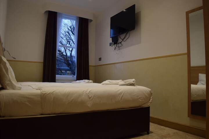 Room 21 of 90