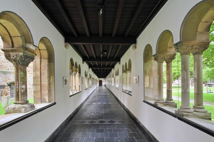 Ballroom/Hall 24 of 32