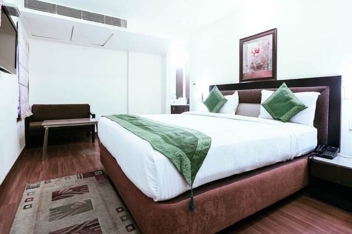 Room 12 of 22