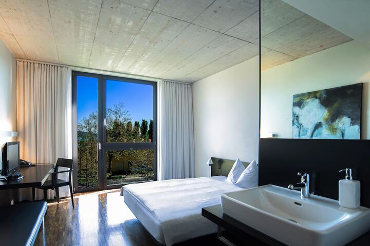 Room 7 of 38