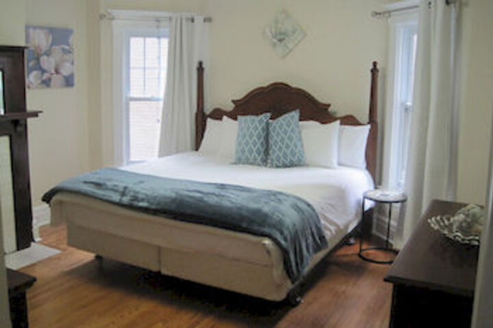 Room 9 of 36