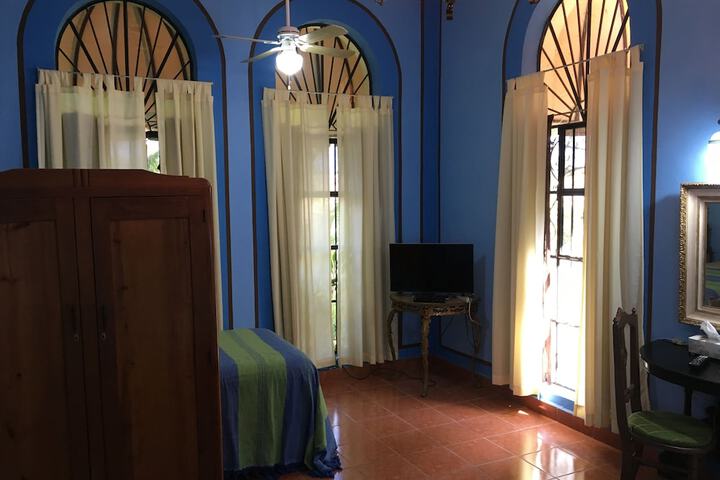 Room 25 of 106
