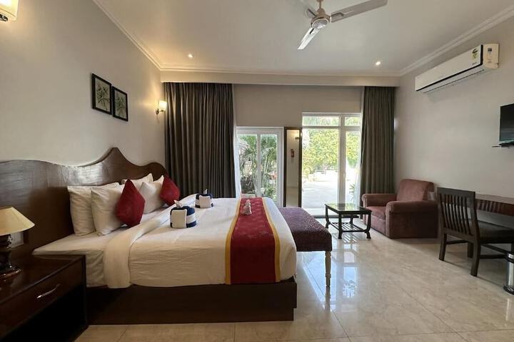 Room 4 of 15