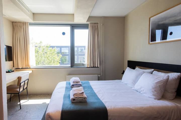 Room 6 of 46