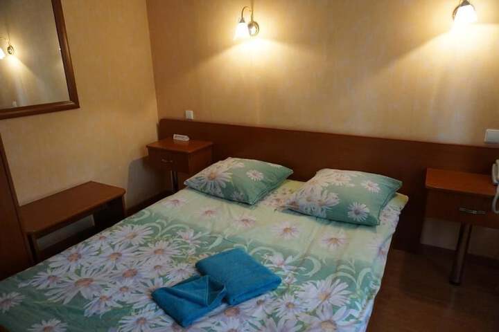 Room 8 of 33