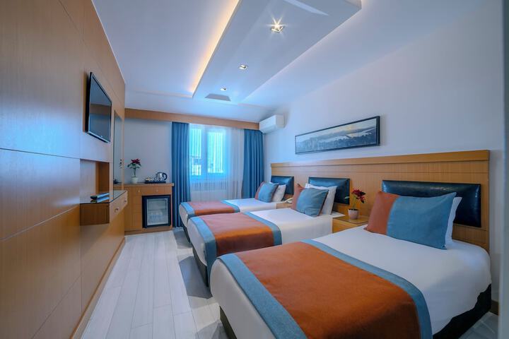 Room 32 of 66