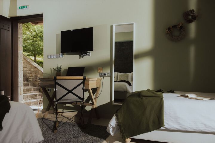 Room 42 of 98