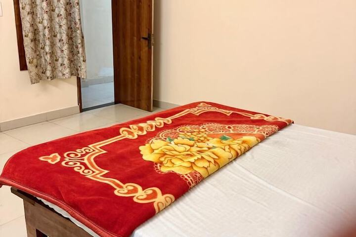 Room 14 of 32