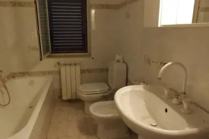 Room 7 of 11