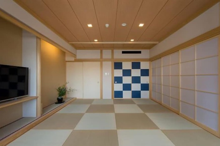 Room 4 of 40