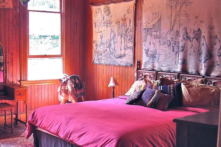 Room 4 of 16