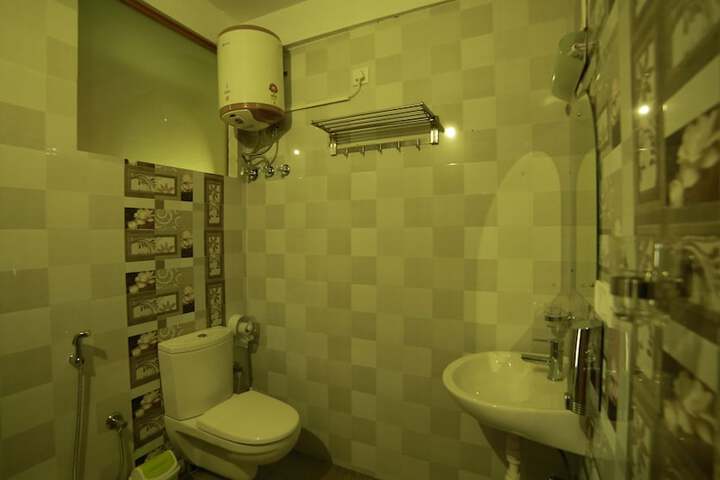 Room 16 of 33