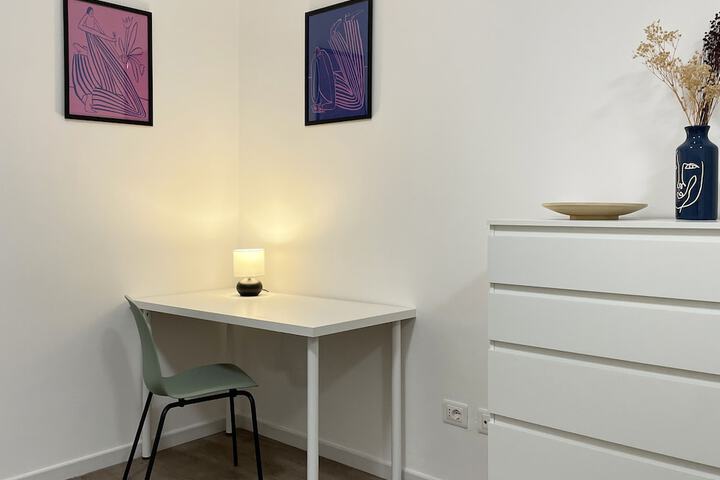 Room 11 of 28