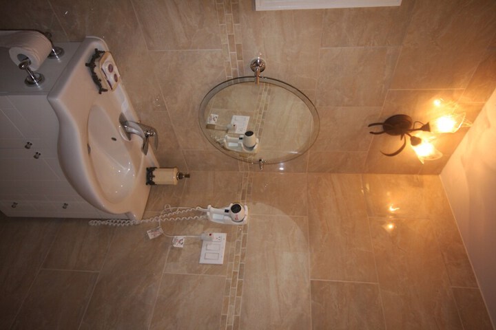 Room 15 of 23