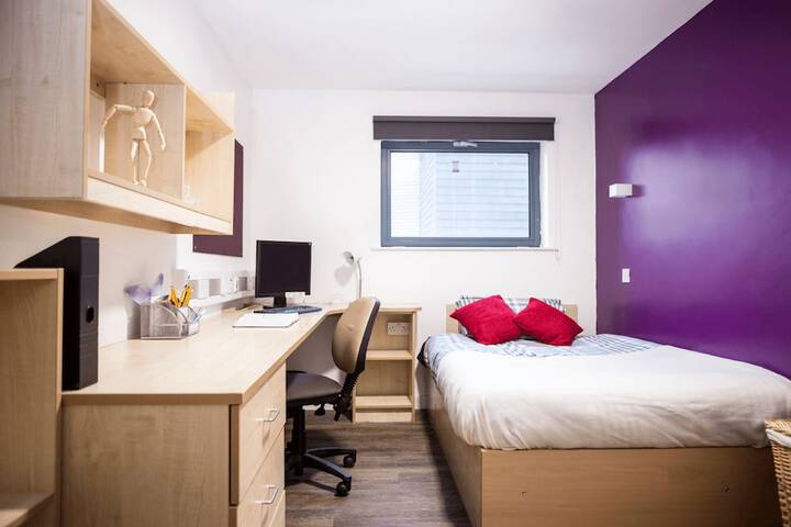 Room 7 of 18