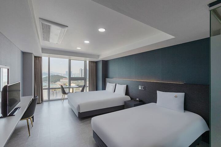 Room 18 of 124