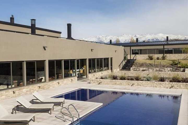 Hotel Pool