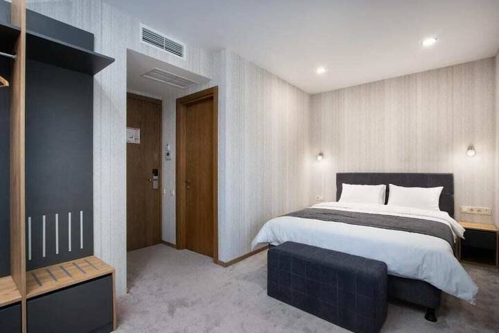 Room 27 of 70