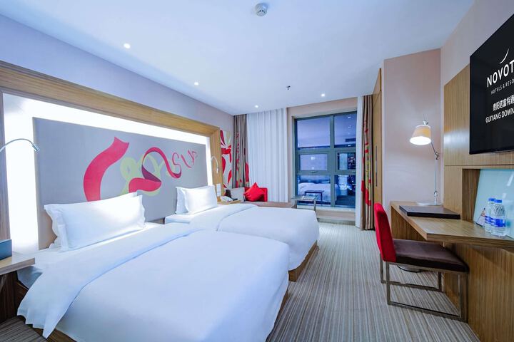 Room 32 of 183