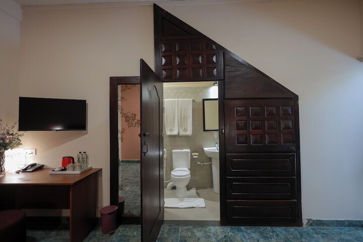 Room 52 of 65