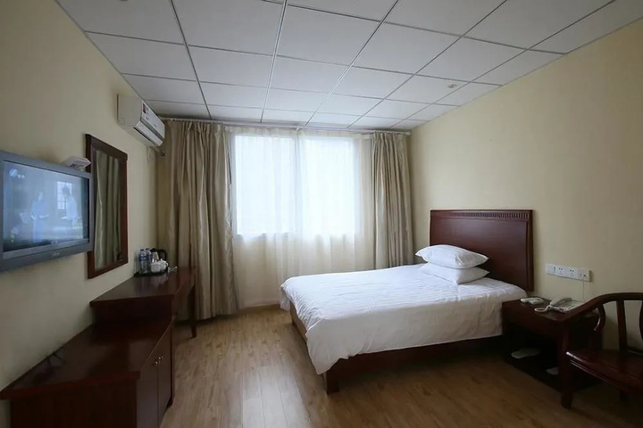 Room 4 of 8
