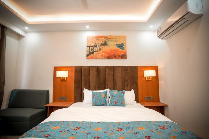 Room 10 of 20