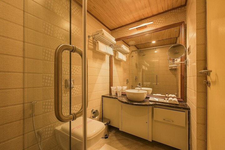 Room 7 of 39