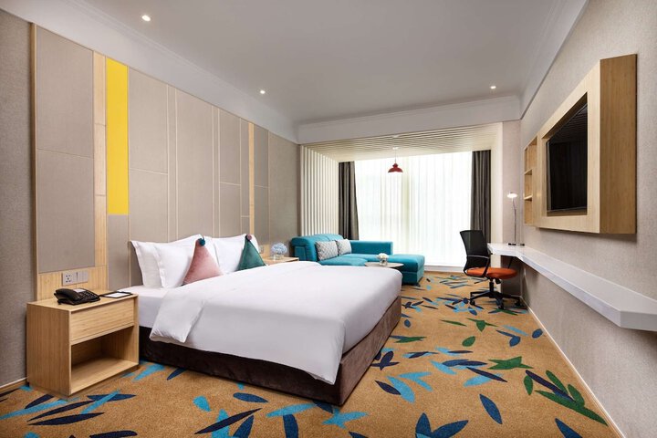 Room 6 of 16