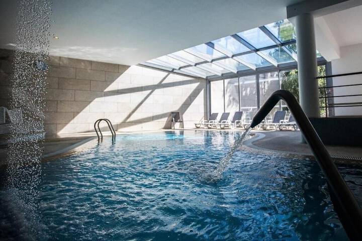 Pool 40 of 75