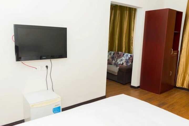 Room 5 of 32