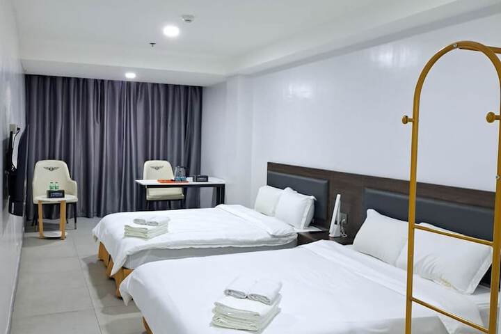 Room 9 of 32