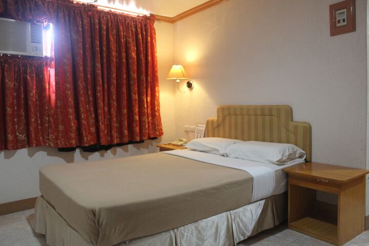 Room 3 of 64
