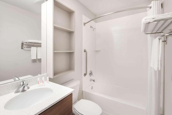 Queen Bed Accessible (9 of 16)
