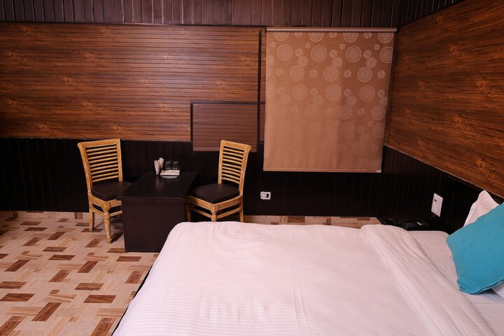 Room 18 of 76
