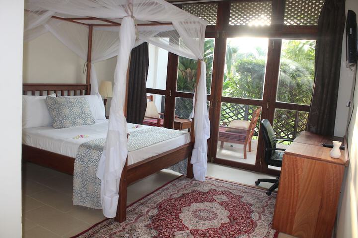 Room 4 of 16
