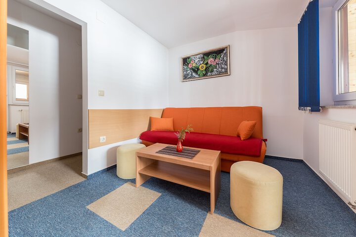 Room 18 of 125
