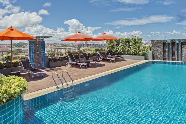 Hotel with Pool