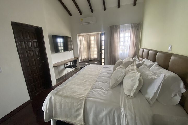 Room 7 of 10