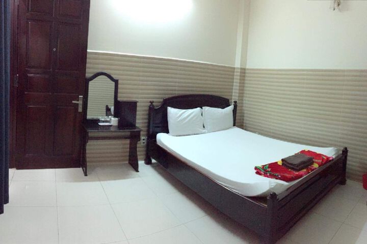 Room 7 of 11