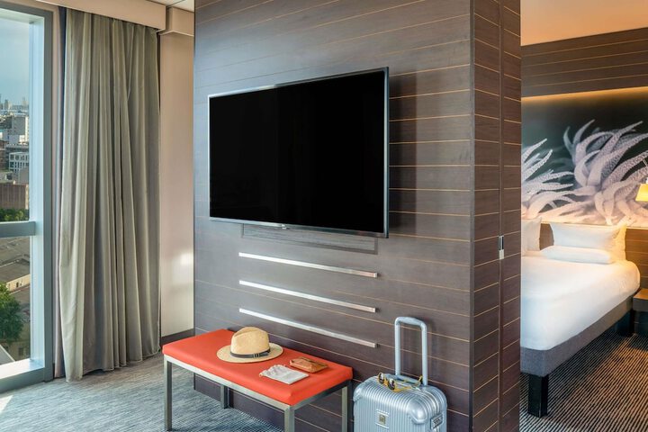 Room 25 of 141