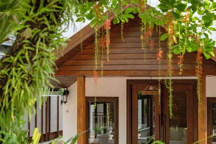 Hotel Exterior 103 of 136