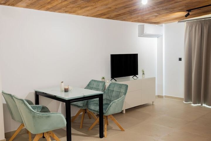 Room 21 of 100