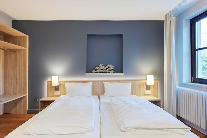 Room 9 of 33