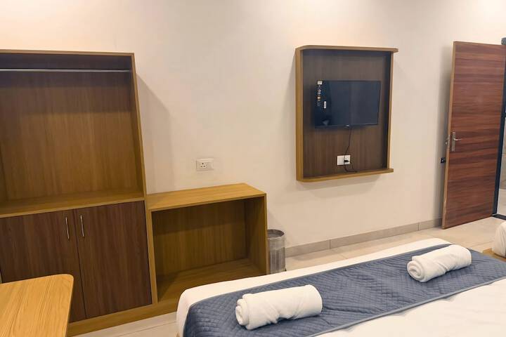 Room 10 of 16