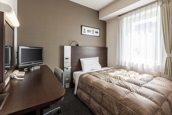 Room 4 of 27