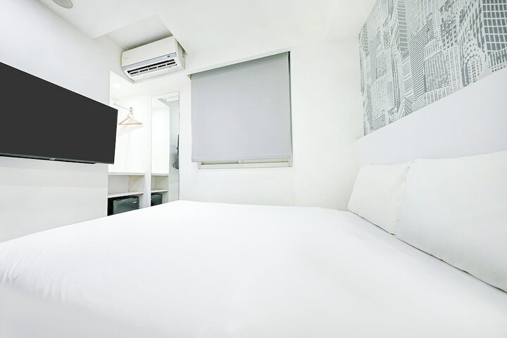 Room 8 of 83